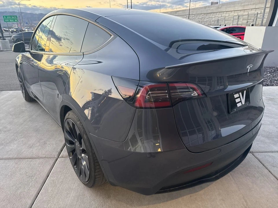2022 Tesla Model Y Performance - Image 5 of 21