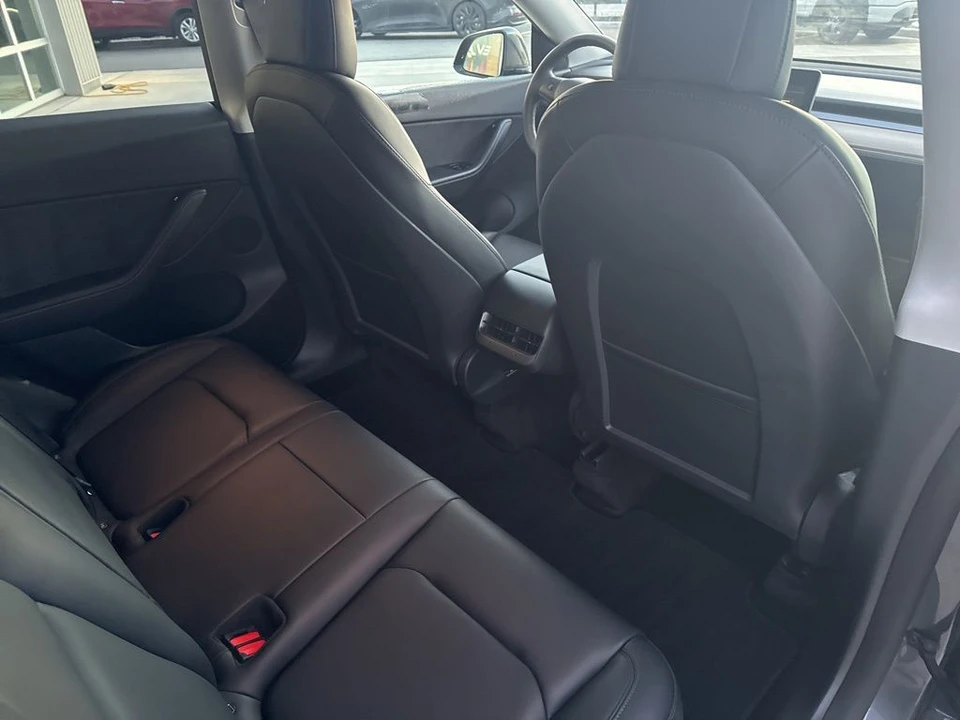 2022 Tesla Model Y Performance - Image 18 of 21