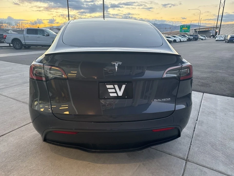 2022 Tesla Model Y Performance - Image 6 of 21
