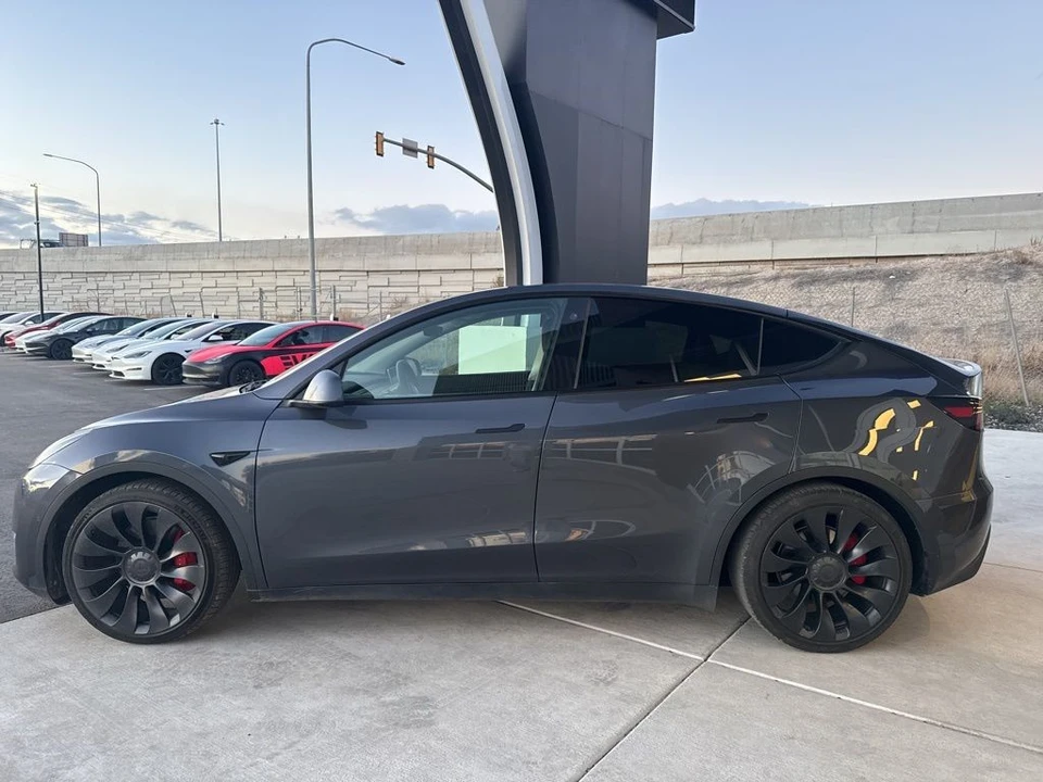 2022 Tesla Model Y Performance - Image 4 of 21