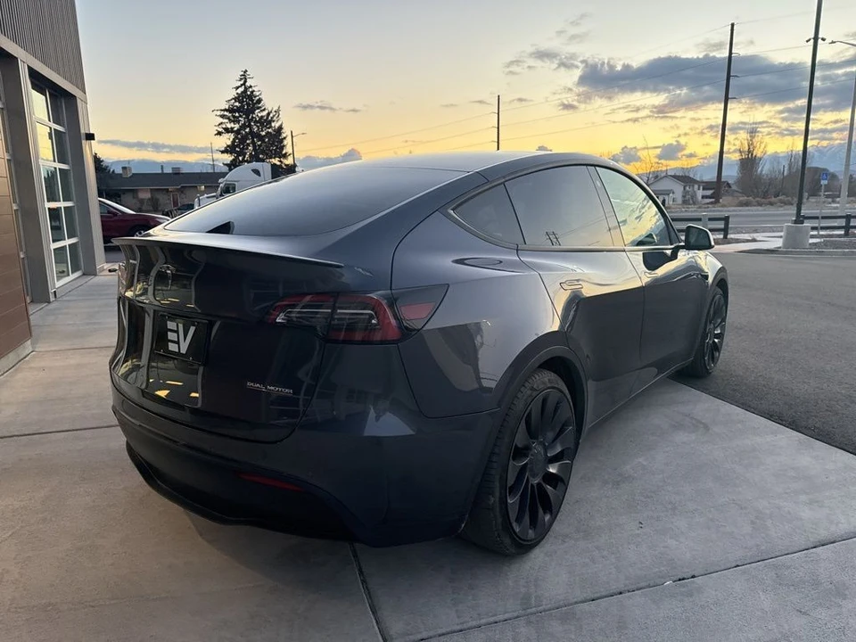 2022 Tesla Model Y Performance - Image 7 of 21