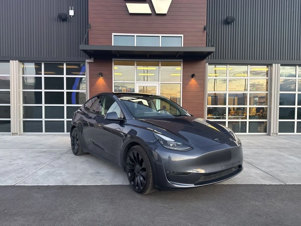 2022 Tesla Model Y Performance - Image 2 of 21
