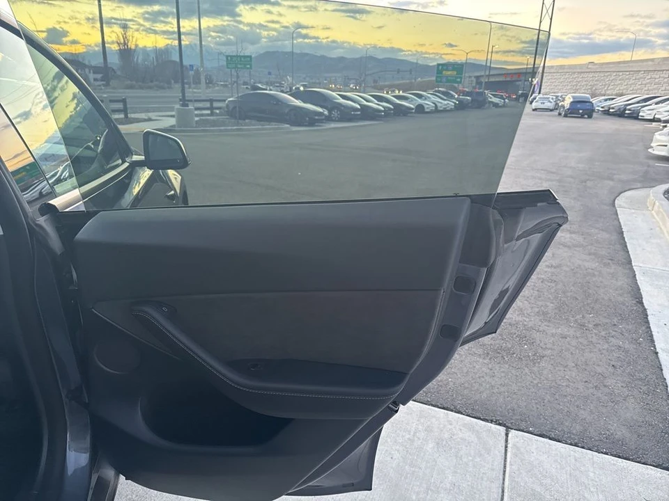 2022 Tesla Model Y Performance - Image 17 of 21