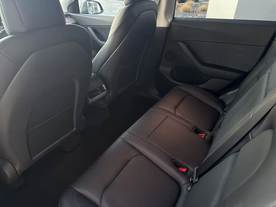 2022 Tesla Model Y Performance - Image 14 of 21