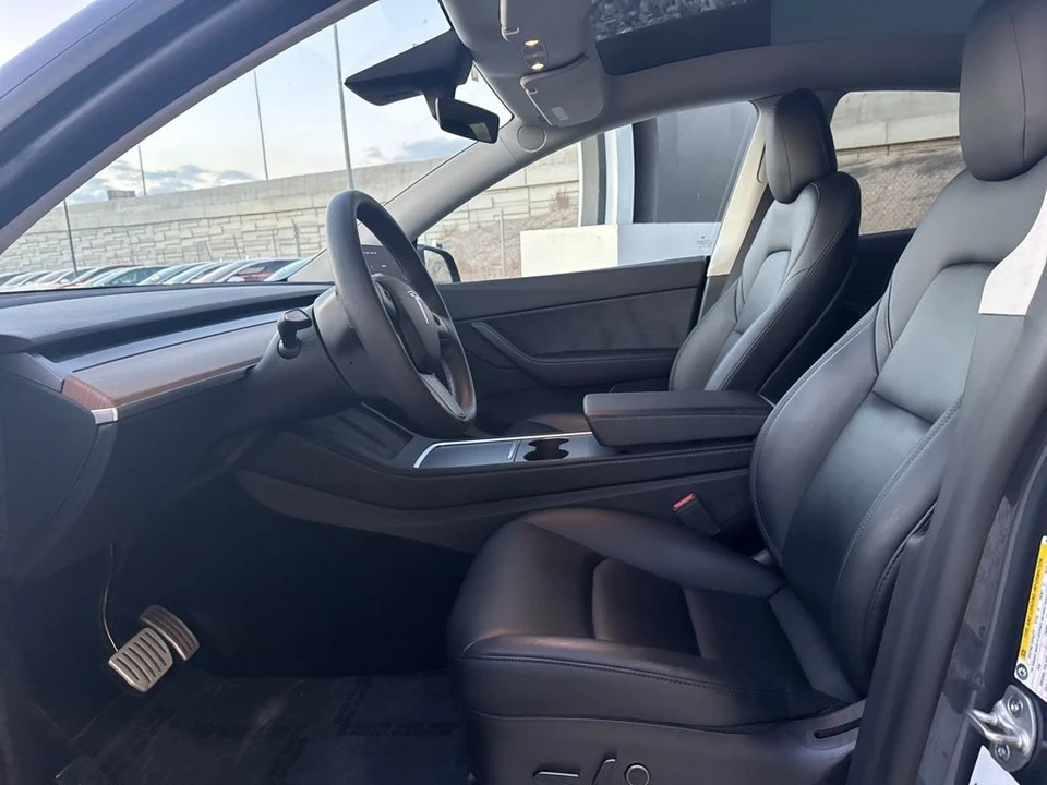 2022 Tesla Model Y Performance - Image 12 of 21