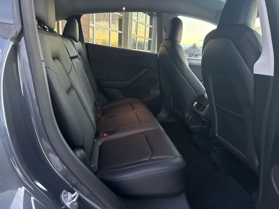 2022 Tesla Model Y Performance - Image 19 of 21