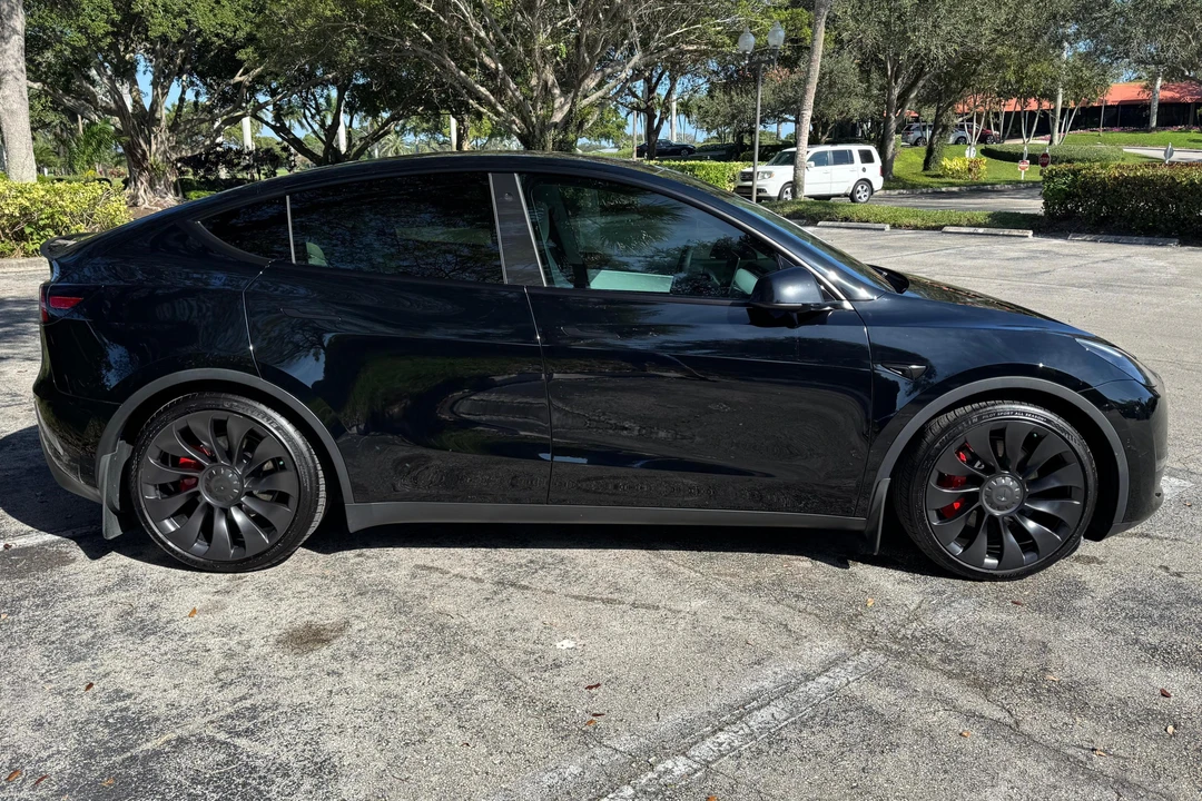 2022 Tesla Model Y Performance - Image 3 of 31
