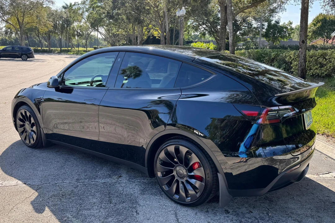 2022 Tesla Model Y Performance - Image 4 of 31