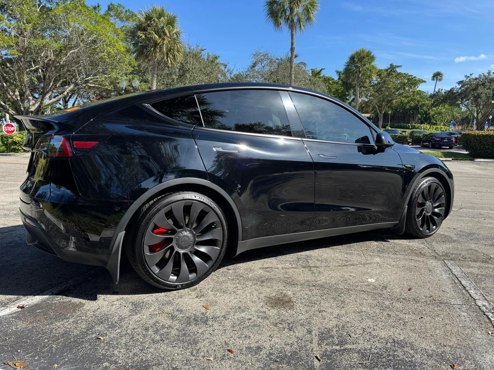 2022 Tesla Model Y Performance - Image 18 of 31