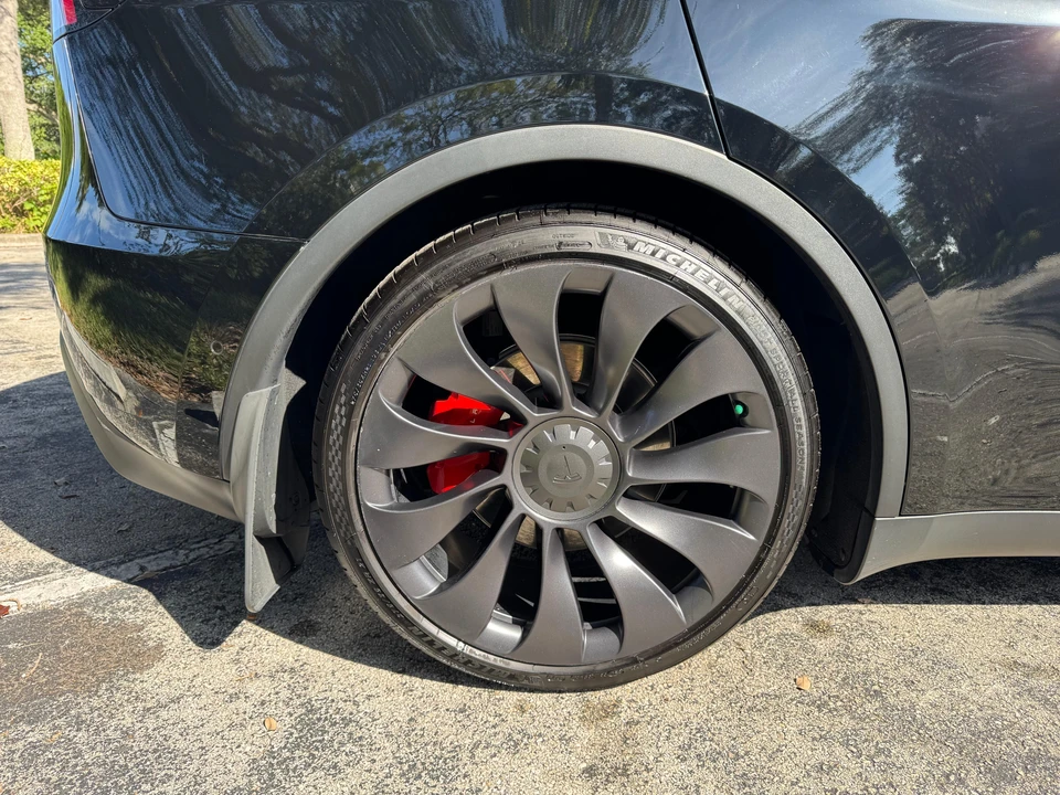 2022 Tesla Model Y Performance - Image 24 of 31