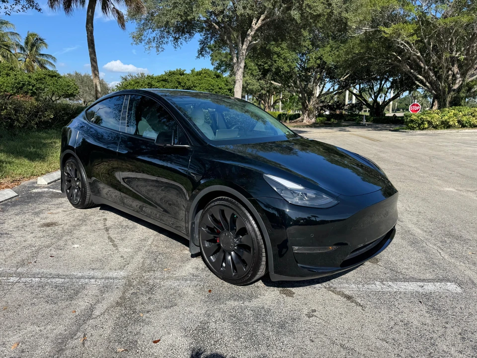 2022 Tesla Model Y Performance - Image 20 of 31