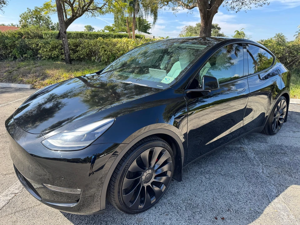 2022 Tesla Model Y Performance - Image 6 of 31