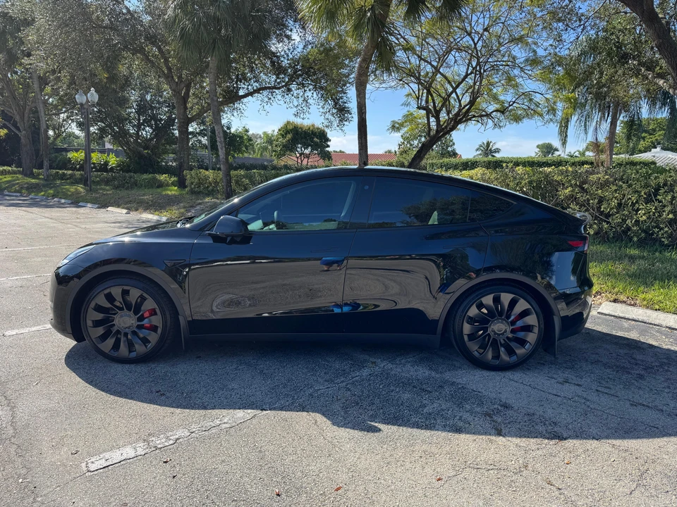 2022 Tesla Model Y Performance - Image 9 of 31