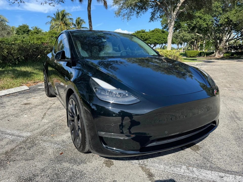 2022 Tesla Model Y Performance - Image 21 of 31
