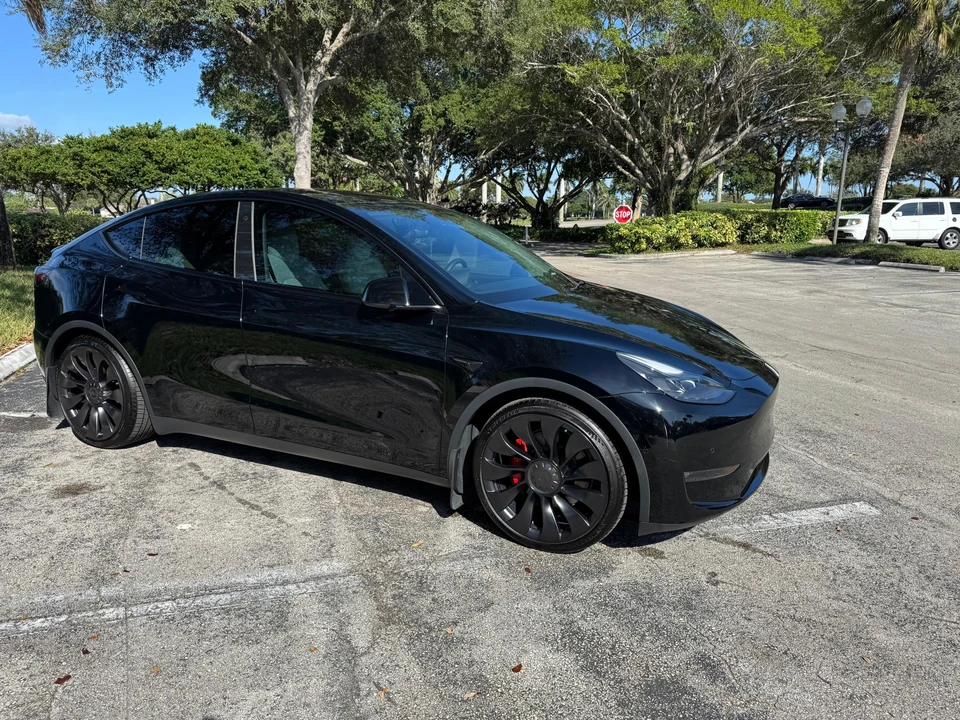 2022 Tesla Model Y Performance - Image 19 of 31