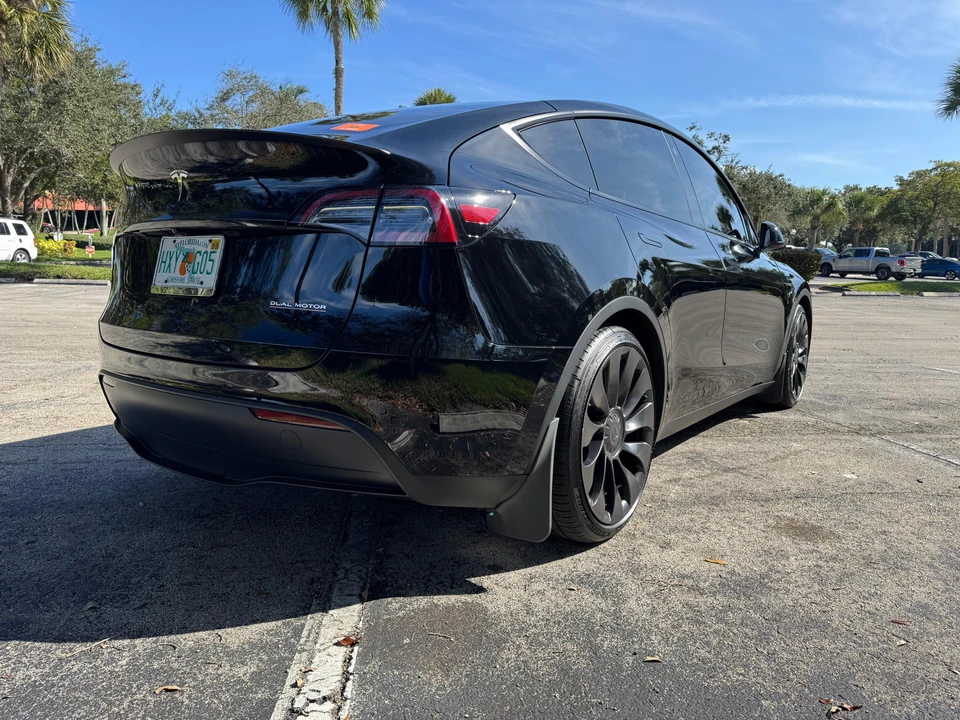 2022 Tesla Model Y Performance - Image 16 of 31