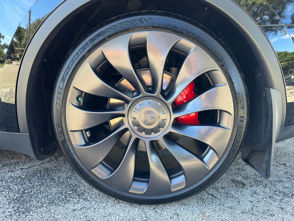 2022 Tesla Model Y Performance - Image 23 of 31