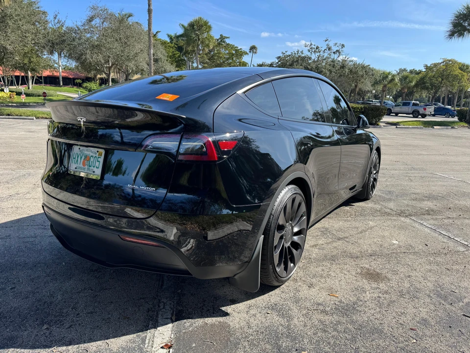 2022 Tesla Model Y Performance - Image 15 of 31
