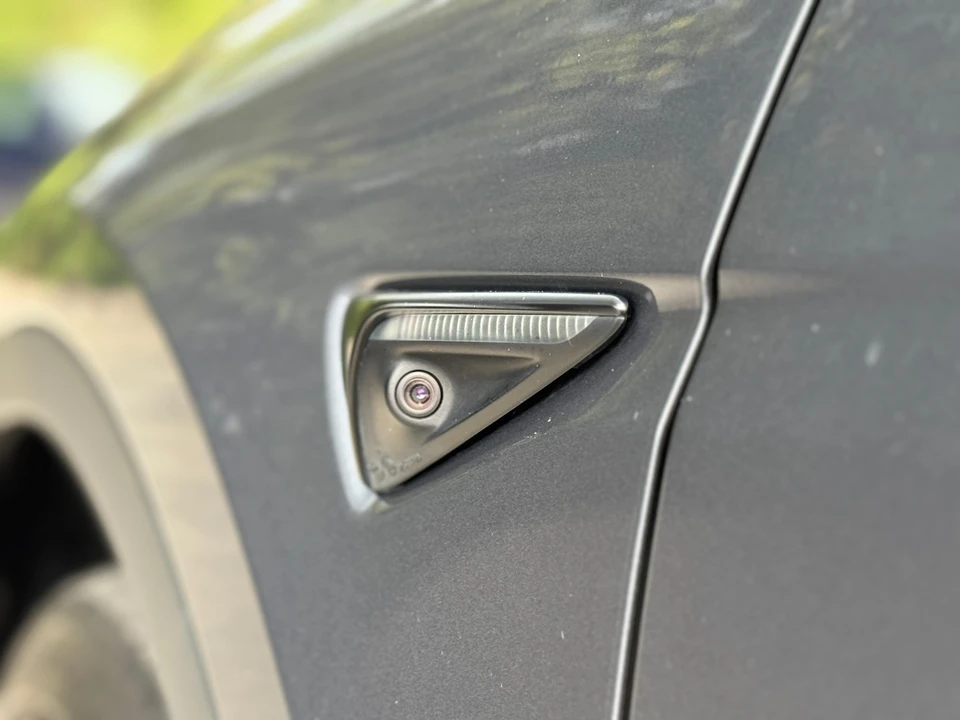 2022 Tesla Model Y Performance - Image 14 of 31
