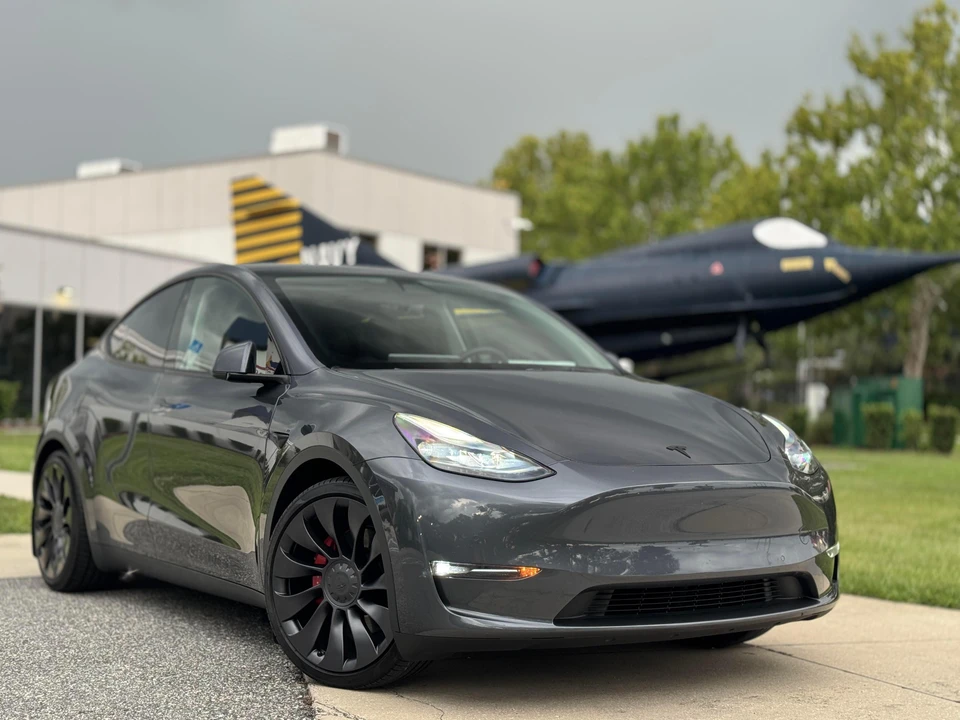 2022 Tesla Model Y Performance - Image 12 of 31
