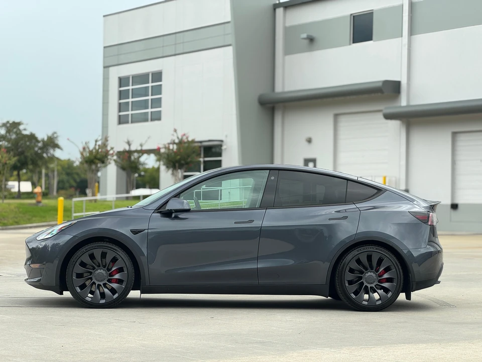 2022 Tesla Model Y Performance - Image 6 of 31