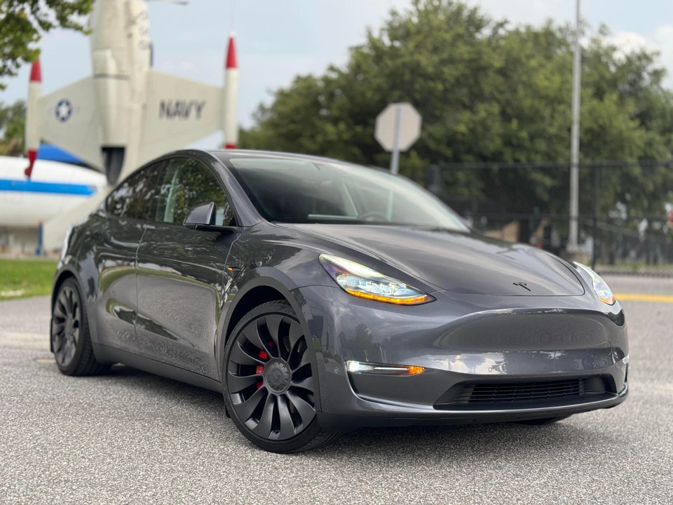 2022 Tesla Model Y Performance - Image 9 of 31