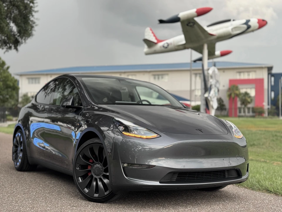 2022 Tesla Model Y Performance - Image 13 of 31