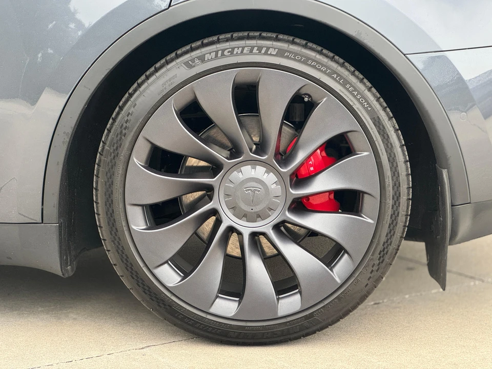 2022 Tesla Model Y Performance - Image 28 of 31