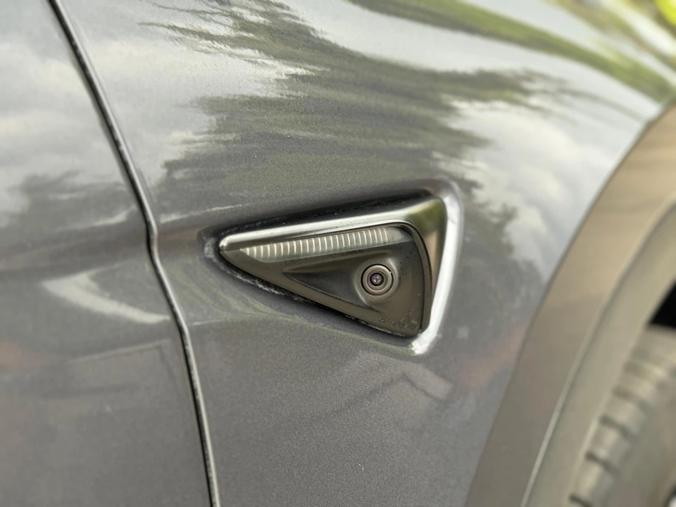 2022 Tesla Model Y Performance - Image 25 of 31