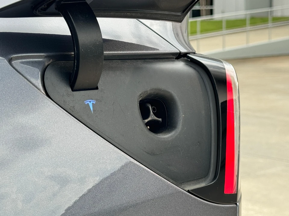 2022 Tesla Model Y Performance - Image 16 of 31