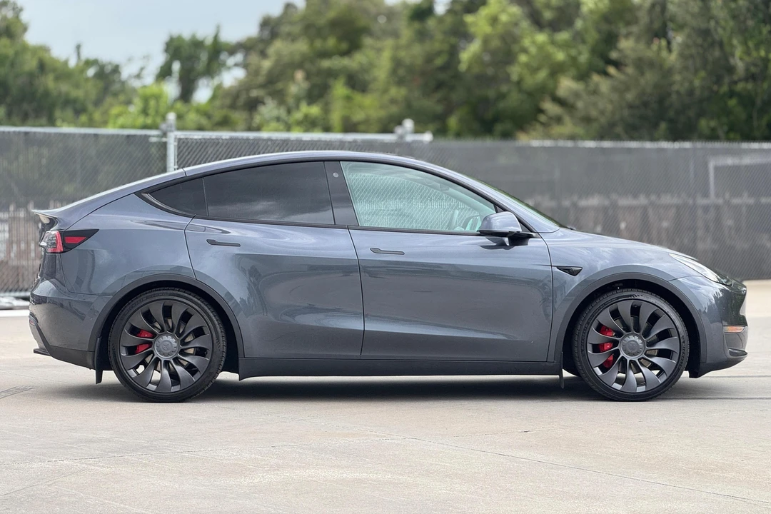 2022 Tesla Model Y Performance - Image 3 of 31