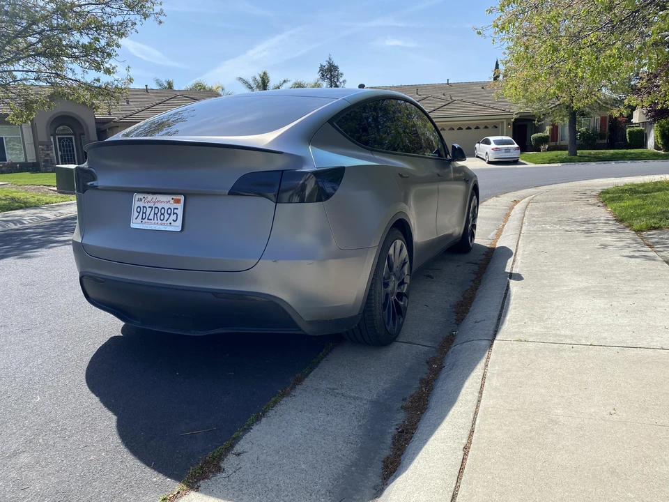 2022 Tesla Model Y Performance - Image 17 of 31