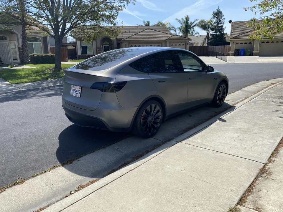 2022 Tesla Model Y Performance - Image 18 of 31