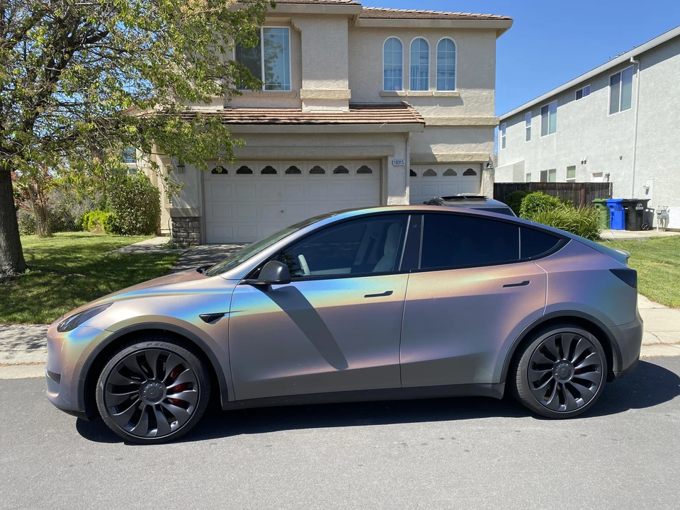 2022 Tesla Model Y Performance - Image 11 of 31
