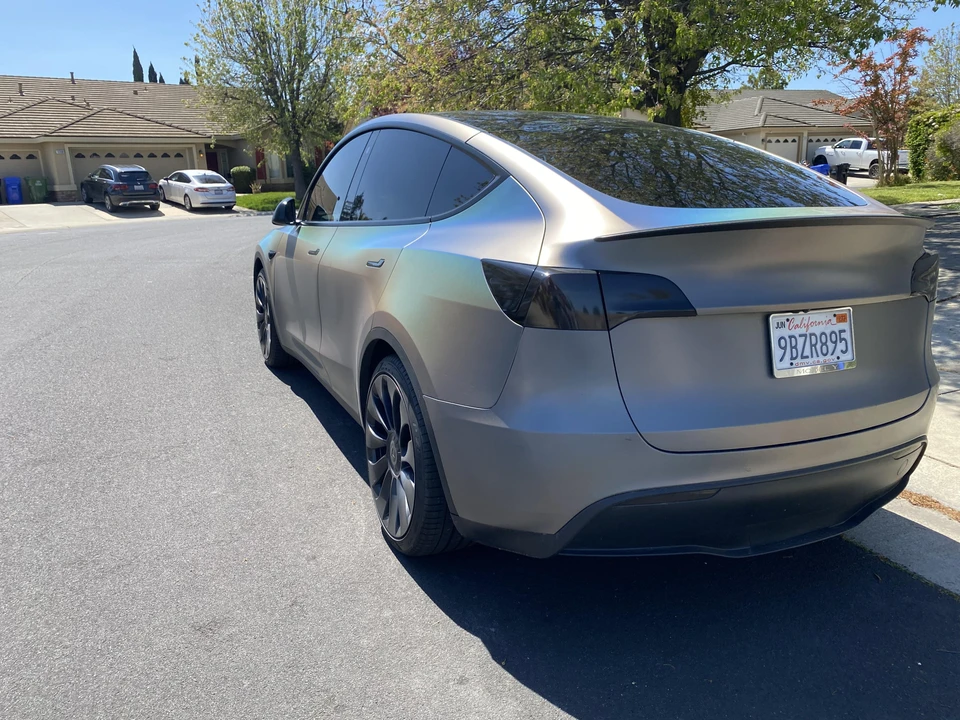 2022 Tesla Model Y Performance - Image 14 of 31