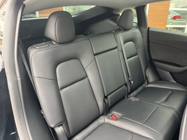 2022 Tesla Model Y Performance - Image 19 of 21