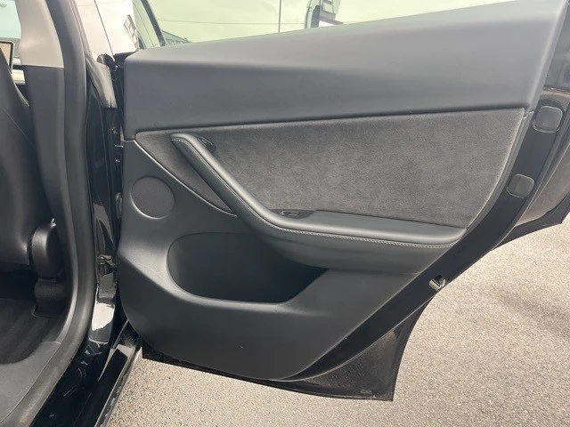 2022 Tesla Model Y Performance - Image 17 of 21