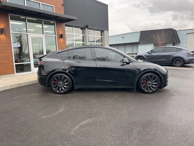 2022 Tesla Model Y Performance - Image 8 of 21