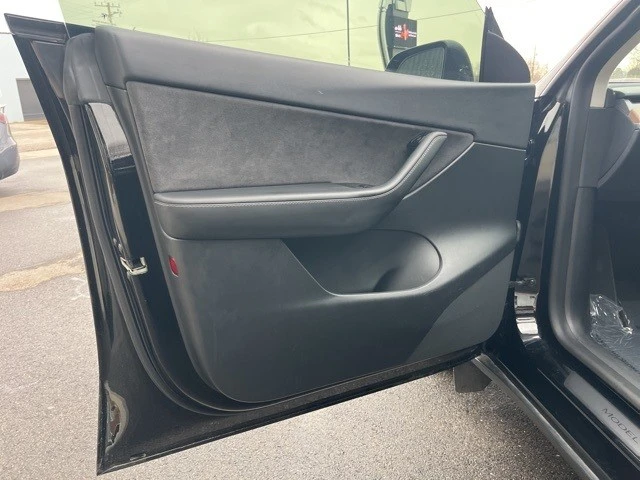 2022 Tesla Model Y Performance - Image 9 of 21