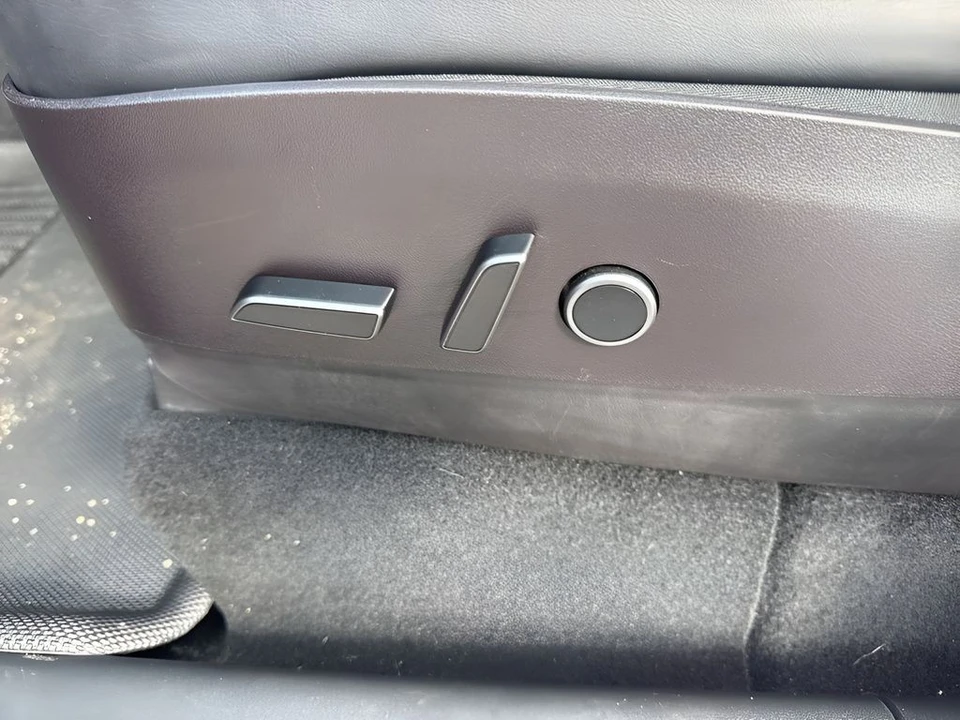 2022 Tesla Model Y Performance - Image 10 of 21