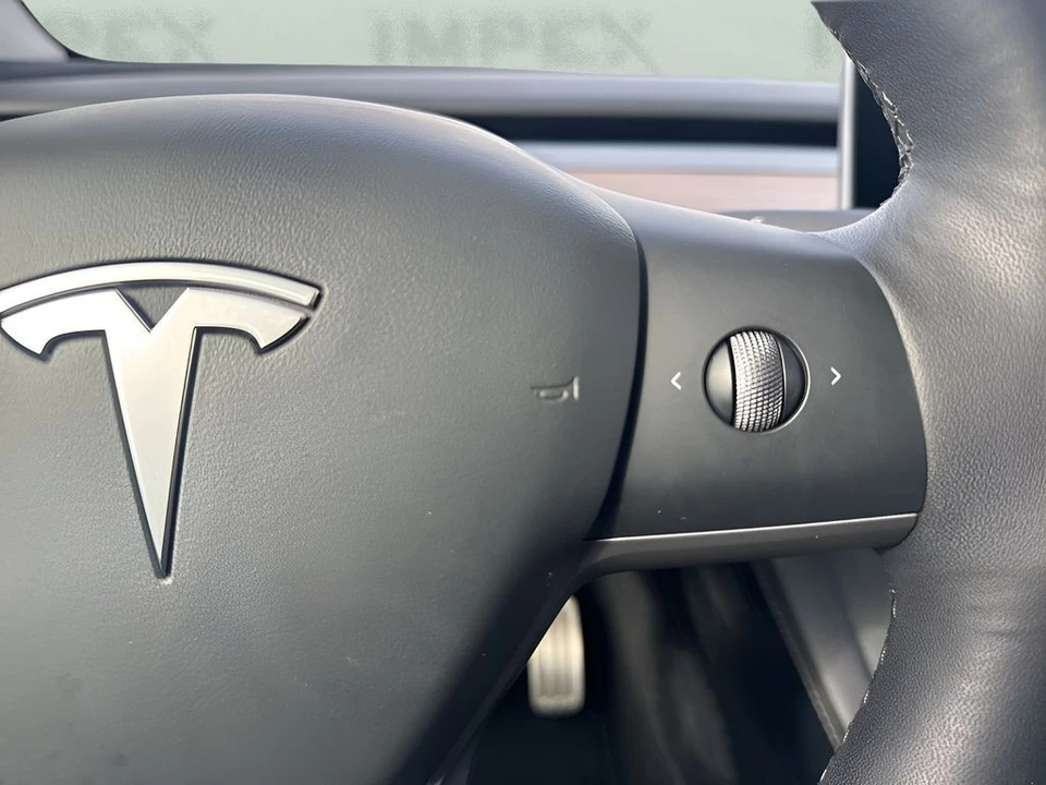 2022 Tesla Model Y Performance - Image 17 of 21