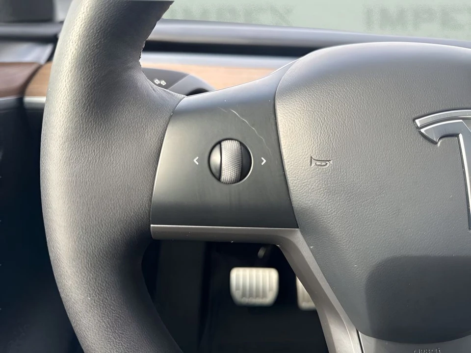 2022 Tesla Model Y Performance - Image 16 of 21