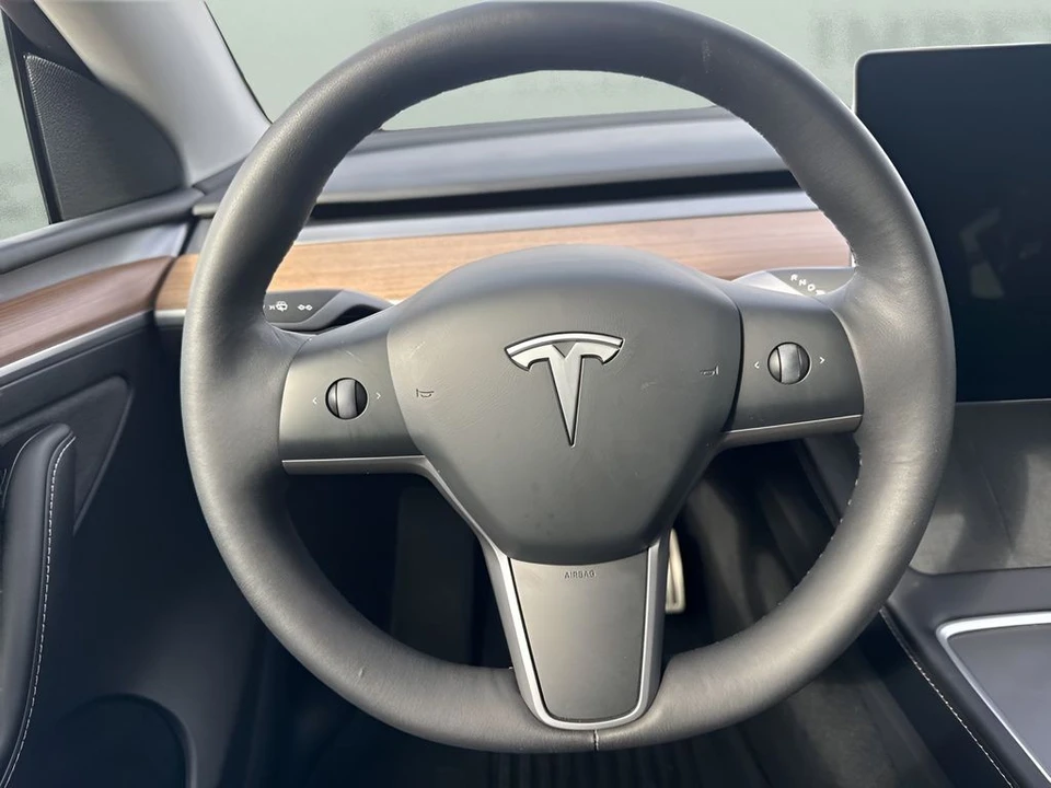 2022 Tesla Model Y Performance - Image 15 of 21