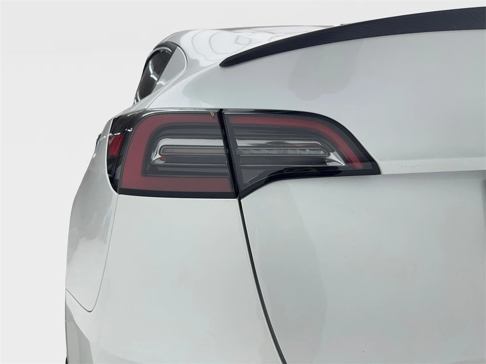 2022 Tesla Model Y Performance - Image 9 of 12