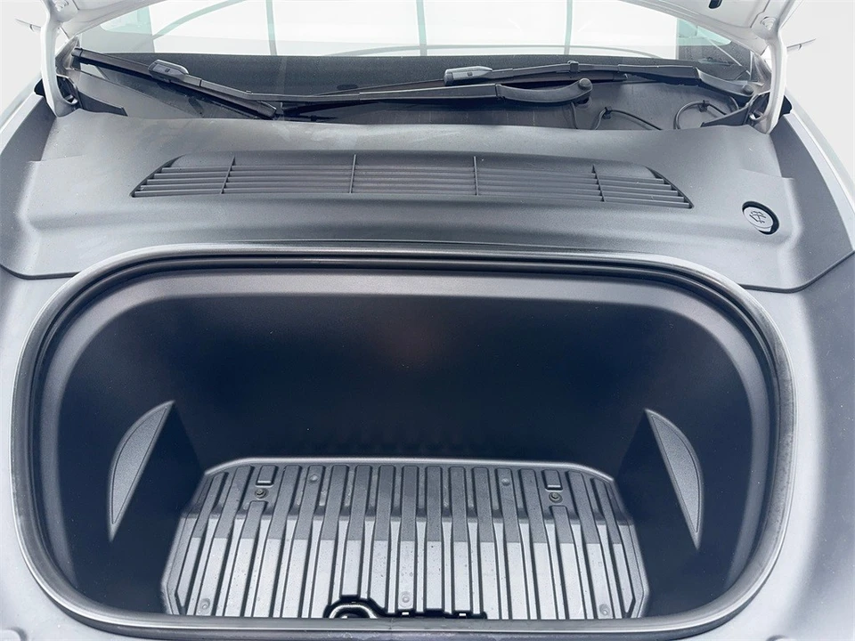 2022 Tesla Model Y Performance - Image 11 of 12