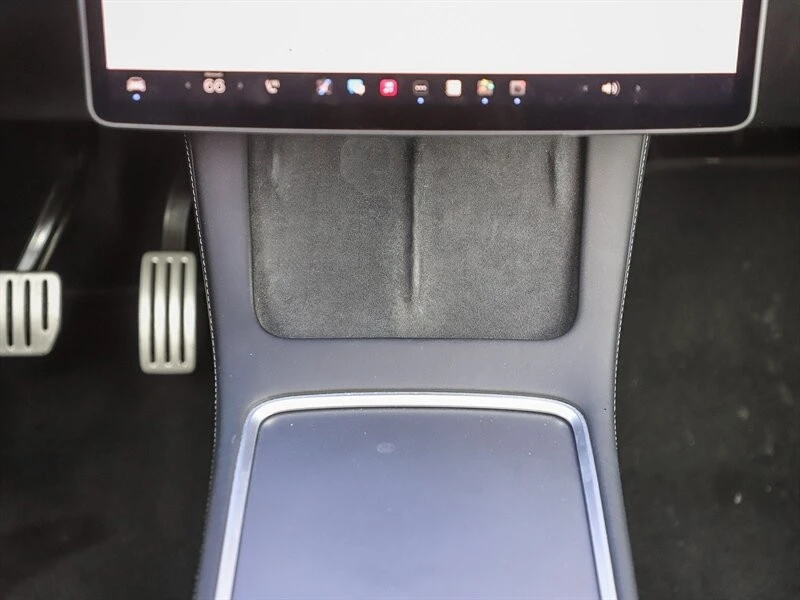 2022 Tesla Model Y Performance - Image 17 of 21