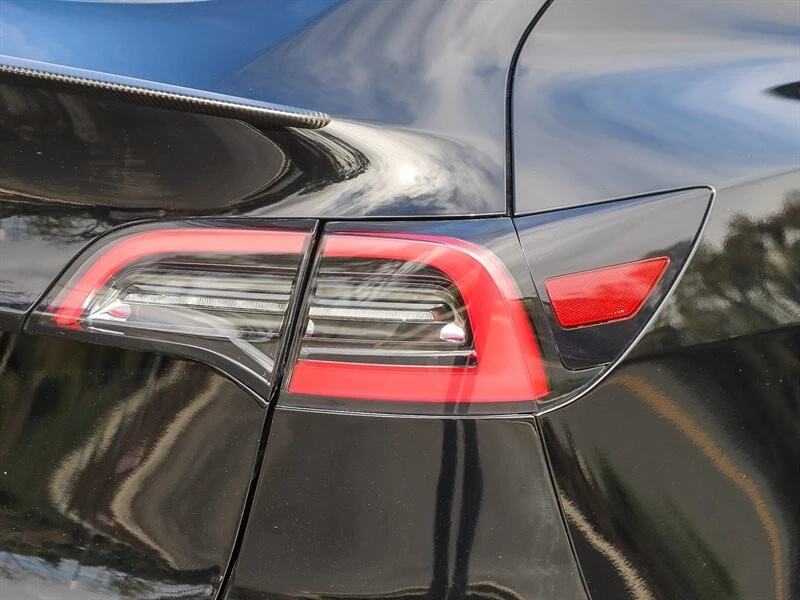 2022 Tesla Model Y Performance - Image 13 of 21