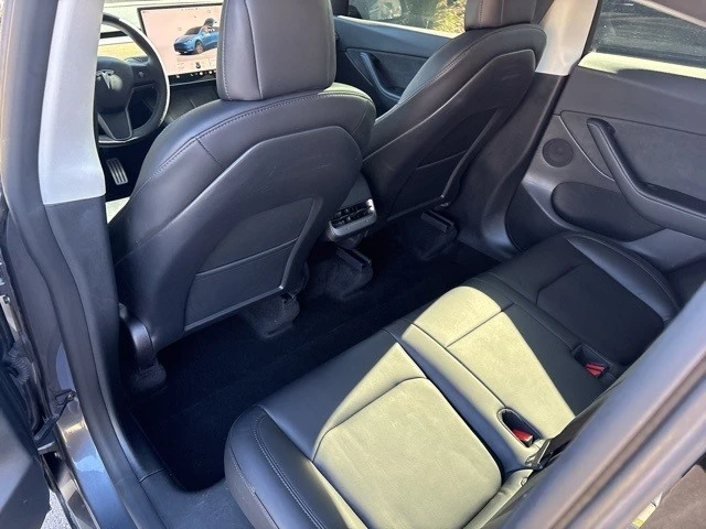 2022 Tesla Model Y Performance - Image 17 of 21
