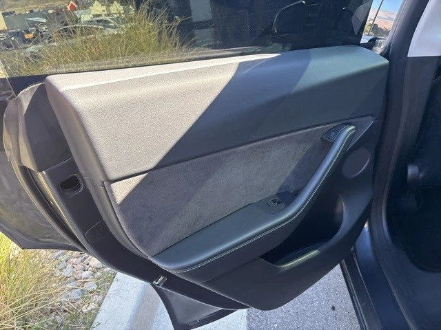 2022 Tesla Model Y Performance - Image 15 of 21