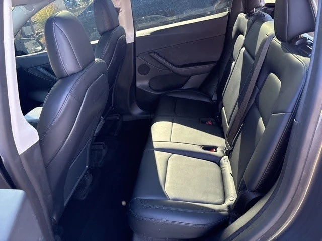 2022 Tesla Model Y Performance - Image 16 of 21